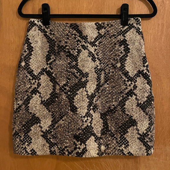 H&M snake print mini skirt - Picture 3 of 4
